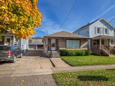 Detached in Port Colborne
