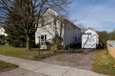 Detached in Brant