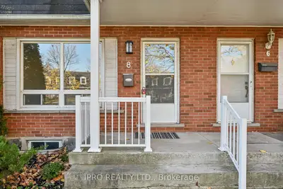 Condo Townhouse in Hamilton