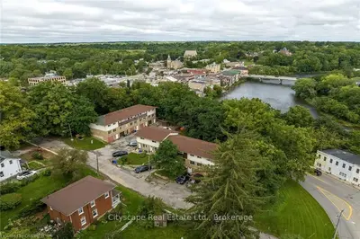 Att/Row/Townhouse in Brant