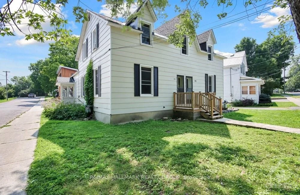 Detached in Mississippi Mills