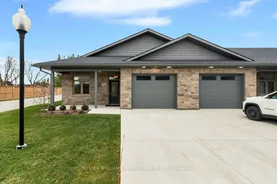 Leasehold Condo in North Perth