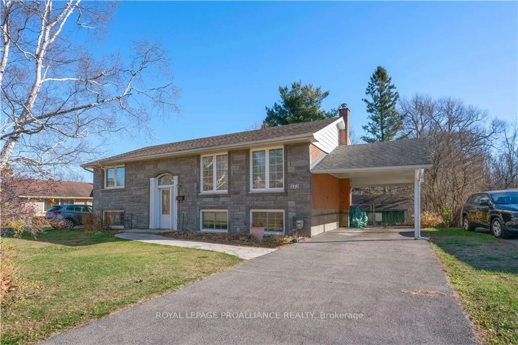 Detached in Brockville