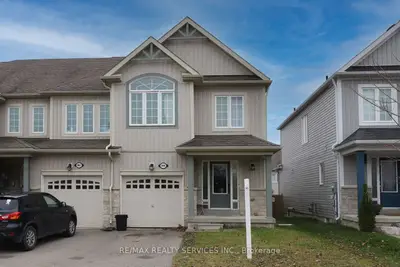Att/Row/Townhouse in Shelburne