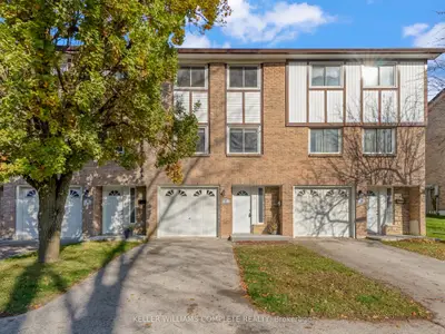 Condo Townhouse in Hamilton