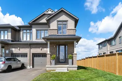Att/Row/Townhouse in Hamilton