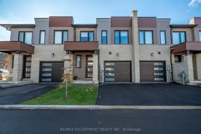 Att/Row/Townhouse in Hamilton