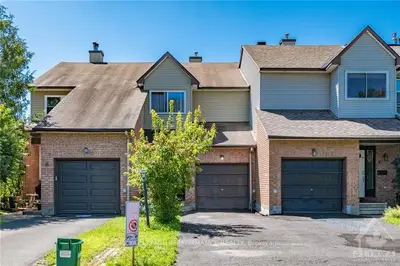 Att/Row/Townhouse in Barrhaven
