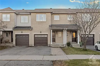 Att/Row/Townhouse in Kanata
