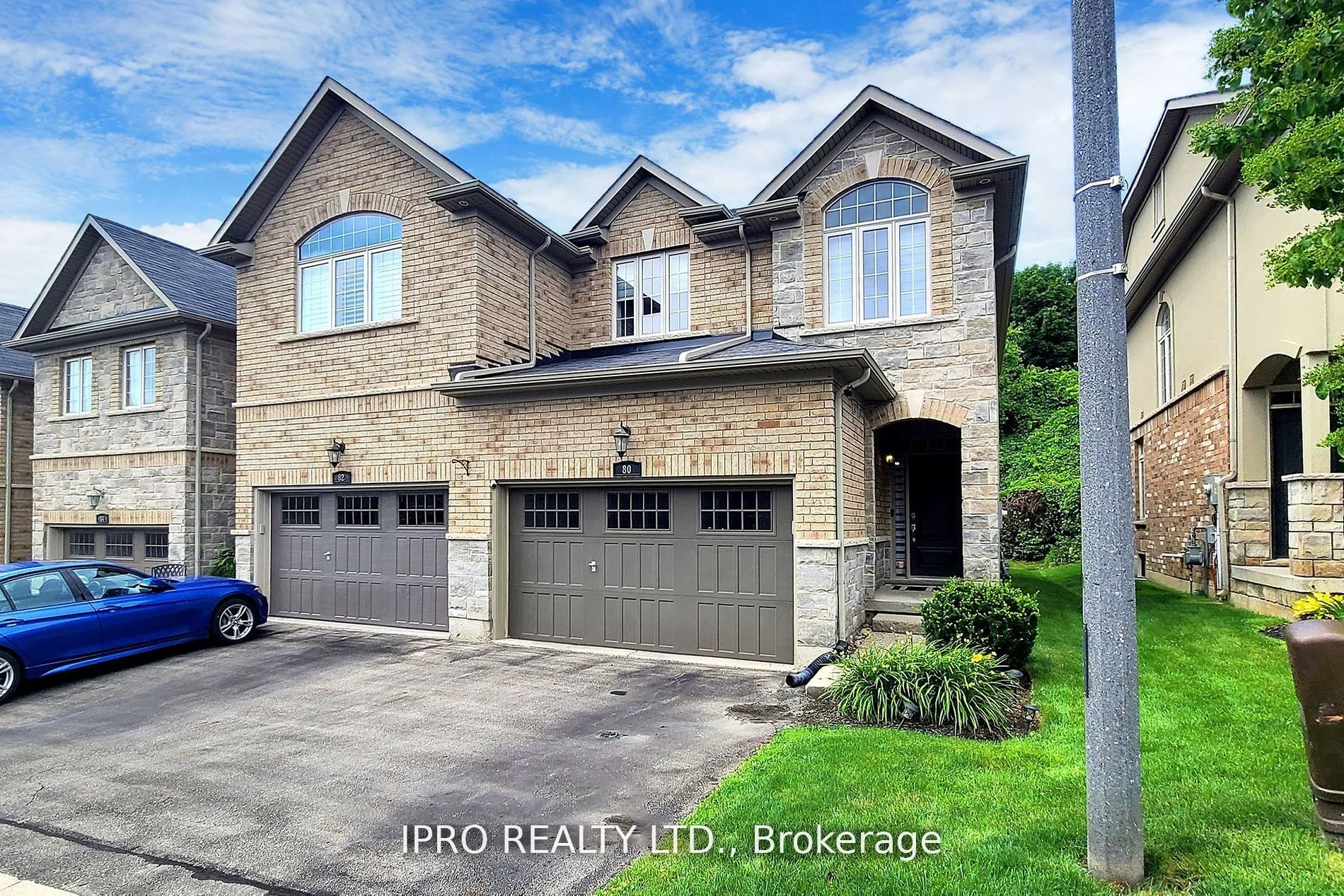 Condo Townhouse in Hamilton
