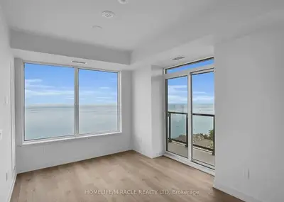 Condo Apartment in Grimsby