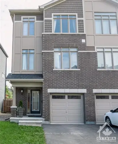 Att/Row/Townhouse in Blossom Park - Airport and Area