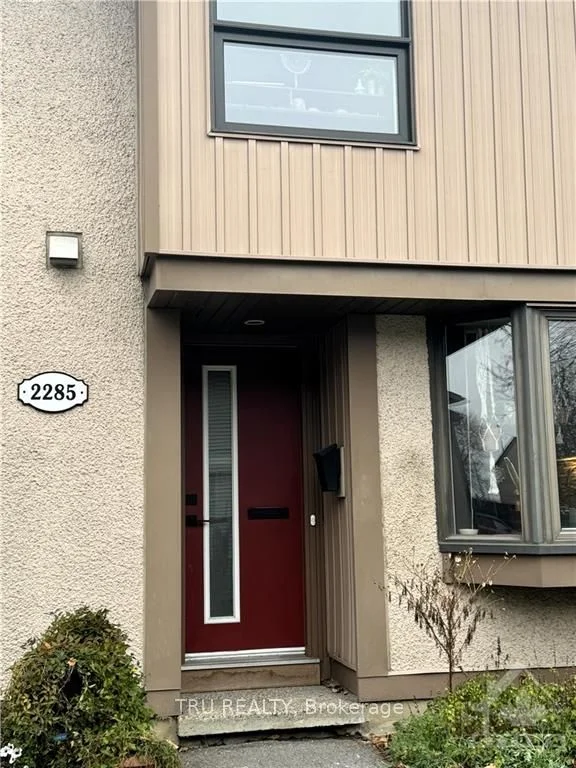 2285 Stonehenge Crescent, Cyrville - Carson Grove - Pineview, On K1b 4n7