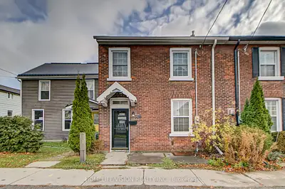 Att/Row/Townhouse in Cobourg