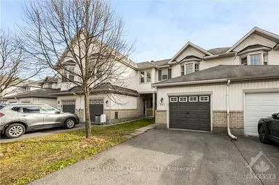 Att/Row/Townhouse in Kanata
