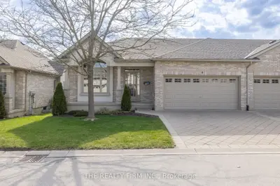 Condo Townhouse in Middlesex Centre