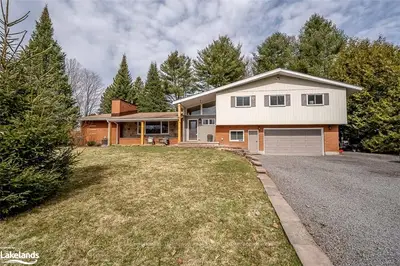 240 Hunters Bay Drive, Huntsville, On P1h 1n2