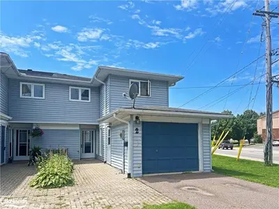 Att/Row/Townhouse in Parry Sound