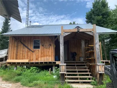 Detached in Parry Sound Remote Area