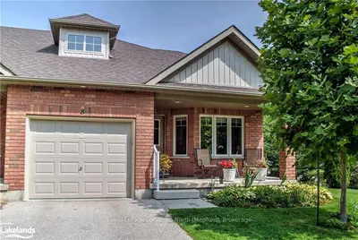 Condo Townhouse in Meaford