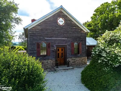 Detached in Blue Mountains