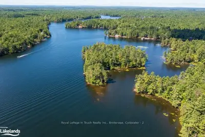 2 Island 390 / Chads, Georgian Bay, On, L0k 1s0