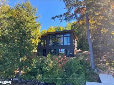 Detached in Lake of Bays