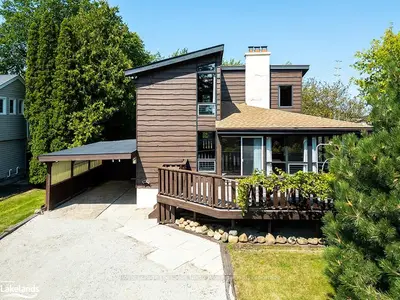 Detached in Blue Mountains