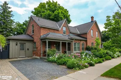 Detached in Blue Mountains