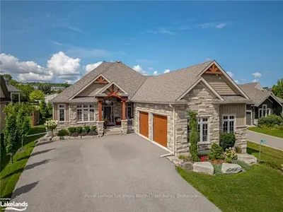 Detached in Blue Mountains