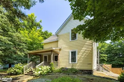 Detached in Parry Sound