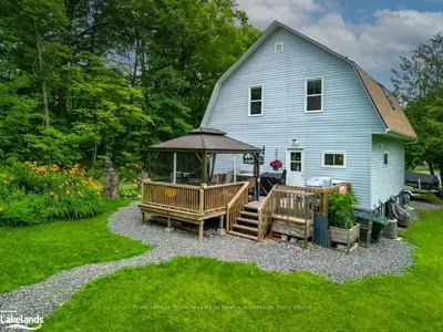 Detached in Parry Sound