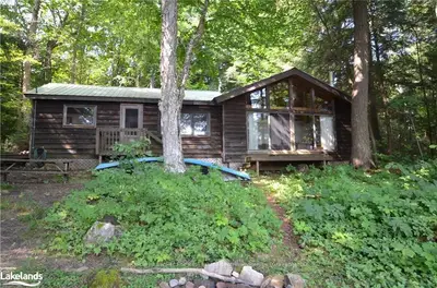 Detached in Algonquin Highlands