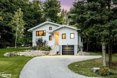 Detached in Blue Mountains