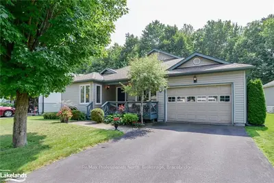 Detached in Gravenhurst