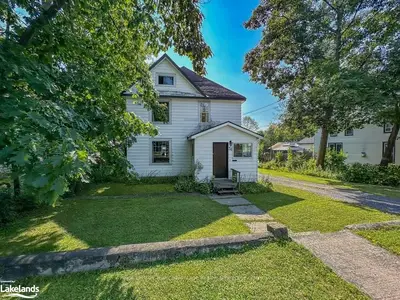 Detached in Parry Sound