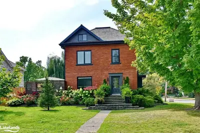 Detached in Blue Mountains