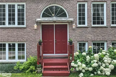Detached in Gravenhurst