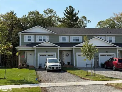 Att/Row/Townhouse in Gravenhurst