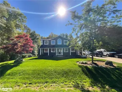Detached in Blue Mountains