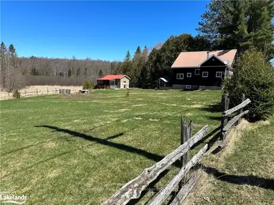 Detached in Parry Sound Remote Area