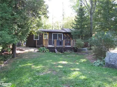 Detached in South Bruce Peninsula