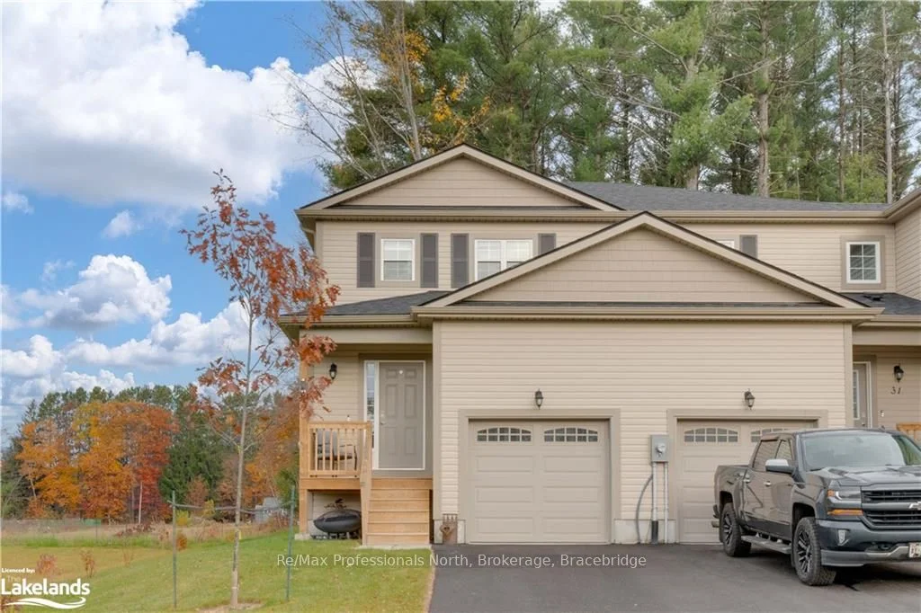 Att/Row/Townhouse in Bracebridge