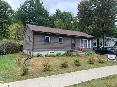 Detached in Parry Sound