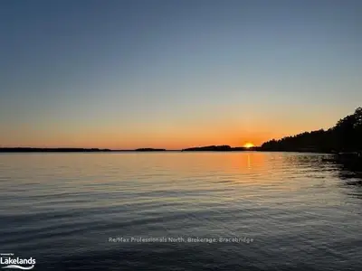 1032 Bowyers Beach Road, Bracebridge, On P1l 1w8