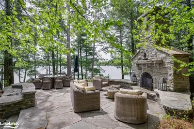 0 M (mossy Rock), Muskoka Lakes, On, P0b 1e0