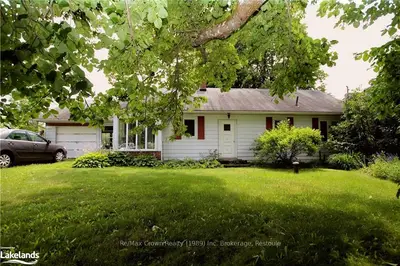 Detached in Parry Sound Remote Area