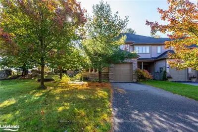 Att/Row/Townhouse in Muskoka Lakes