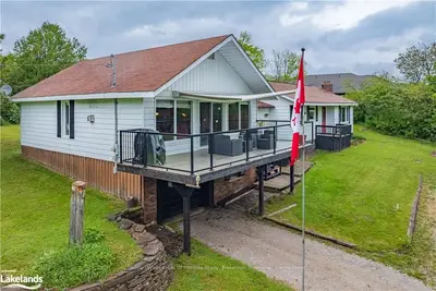 12 Maple Avenue, Huntsville, On P1h 1h2