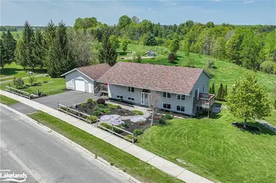 18 Lankin Avenue, Bracebridge, On P1l 1y4
